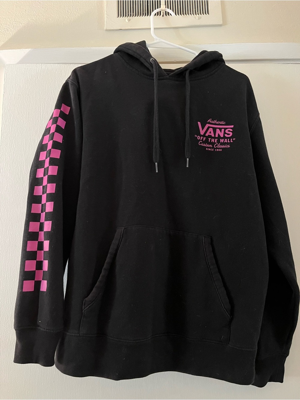 Vans Off The Wall Custom Classics Hoodie Black Pink Checkerboard Sleeve Unisex 💕
